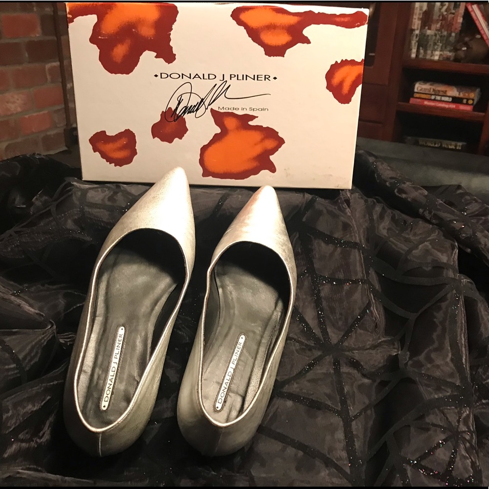 Donald J Pliner Antiqued Silver Flat Heeled Shoes